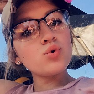 Meet your Posher, Alivia